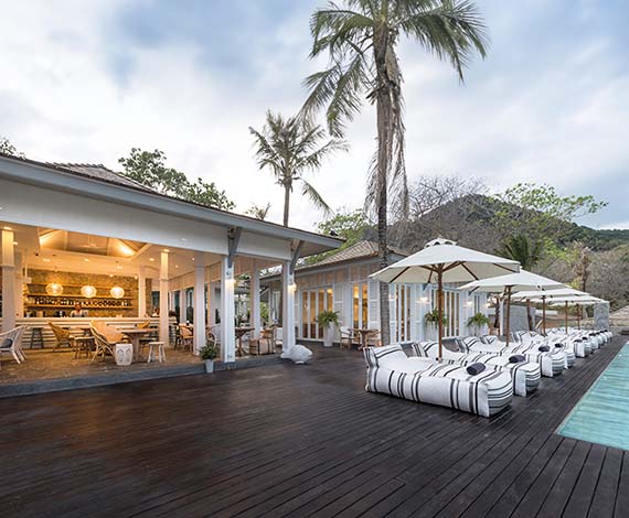Relax at Cape Kudu Hotel’s Long Island Bar.