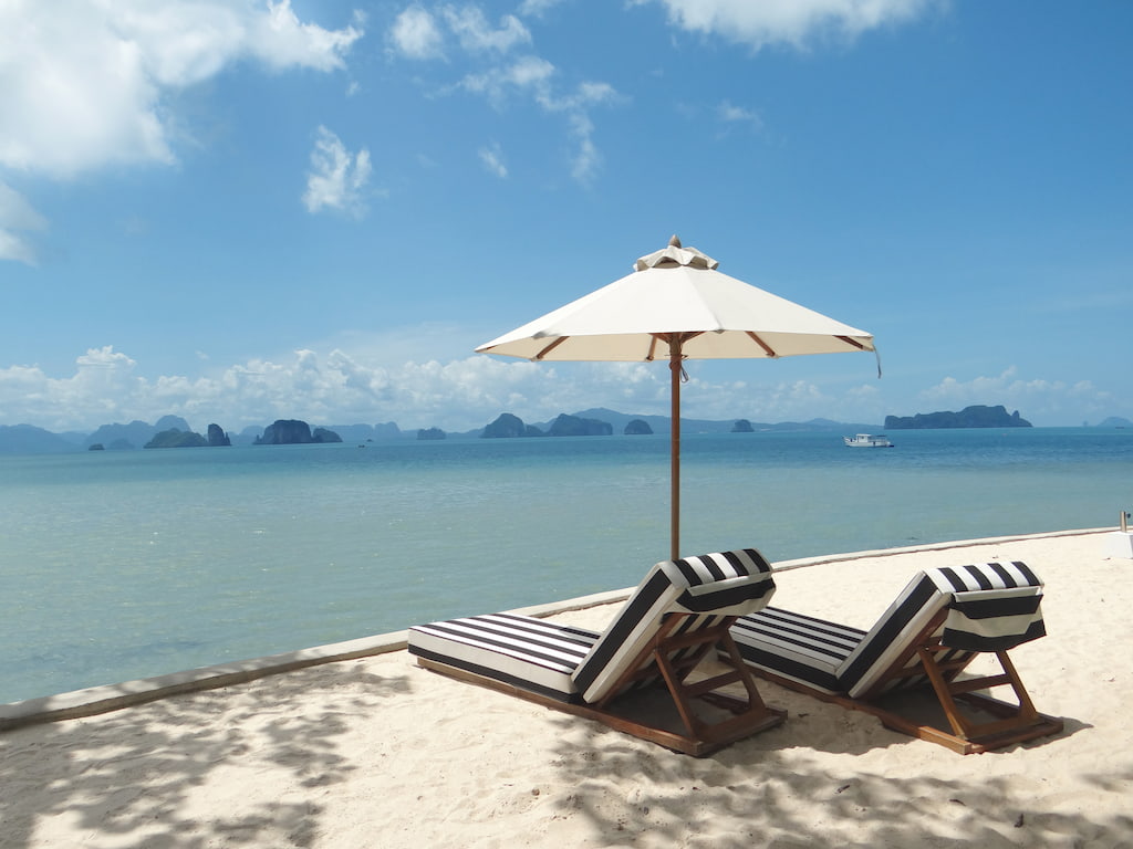 Sun loungers on Cape Kudu Hotel’s sunbathing terrace